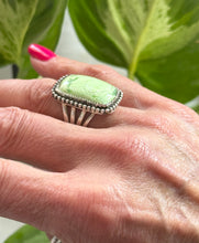 Load image into Gallery viewer, Lemon Chrysoprase Ring