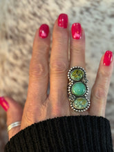 Load image into Gallery viewer, Triple Stone Rose Ring