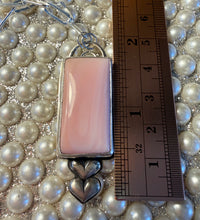 Load image into Gallery viewer, Pink Conch Vertical Bar