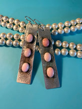 Load image into Gallery viewer, Pink Conch Bar Earrings
