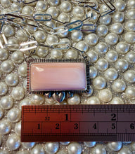 Load image into Gallery viewer, Pink Conch Bar Necklace