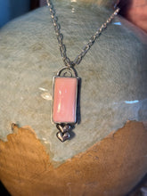 Load image into Gallery viewer, Pink Conch Vertical Bar