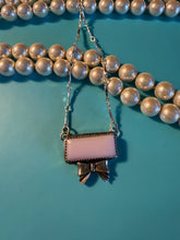Load image into Gallery viewer, Pink Conch Bow Necklace