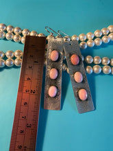 Load image into Gallery viewer, Pink Conch Bar Earrings
