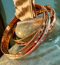 Load image into Gallery viewer, Hammered Copper Spinner Bangle